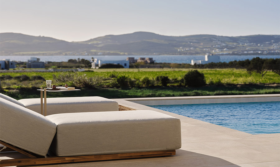 Άποψη από τον εξωτερικό χώρο της Grand Suite