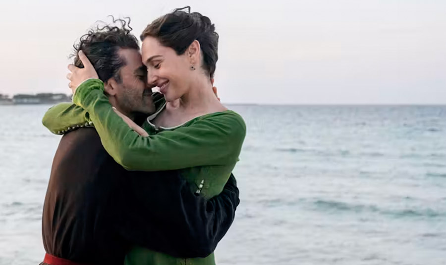 Gal Gadot και Oscar Isaac PHOTO ALEX MAJOLI / NETFLIX