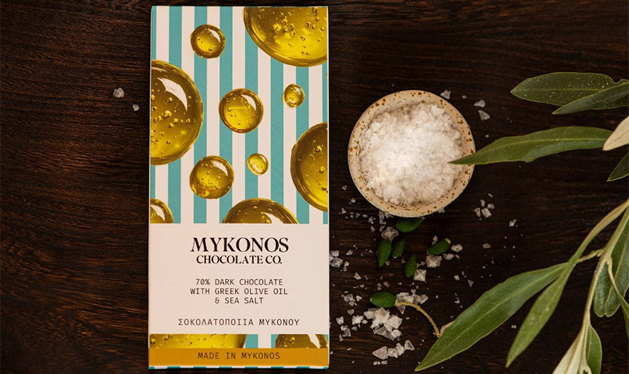 Olive and Sea: 70% μαύρη σοκολάτα με βιολογικό ελληνικό ελαιόλαδο και νιφάδες θαλασσινού αλατιού, που αναδεικνύουν τον πλούσιο χαρακτήρα του κακάο με κομψή ισορροπία. Μια εκλεπτυσμένη και ξεχωριστή γευστική εμπειρία με αυθεντικό μεσογειακό χαρακτήρα