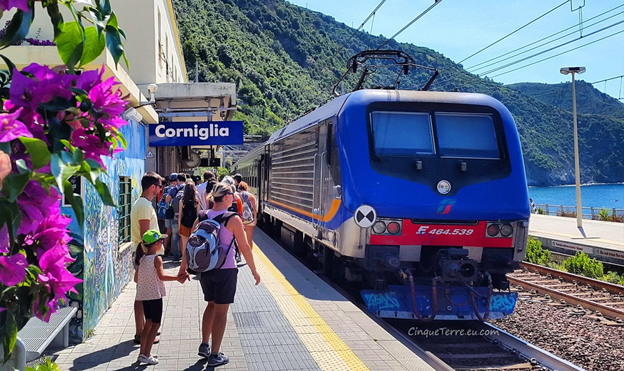 Το τρένο αναχωρεί κάθε 20 λεπτά… PHOTO CINQUE TERRE TRAINS