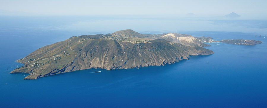 Αεροφωτογραφία του νησιού Vulcano PHOTO WIKIPEDIA
