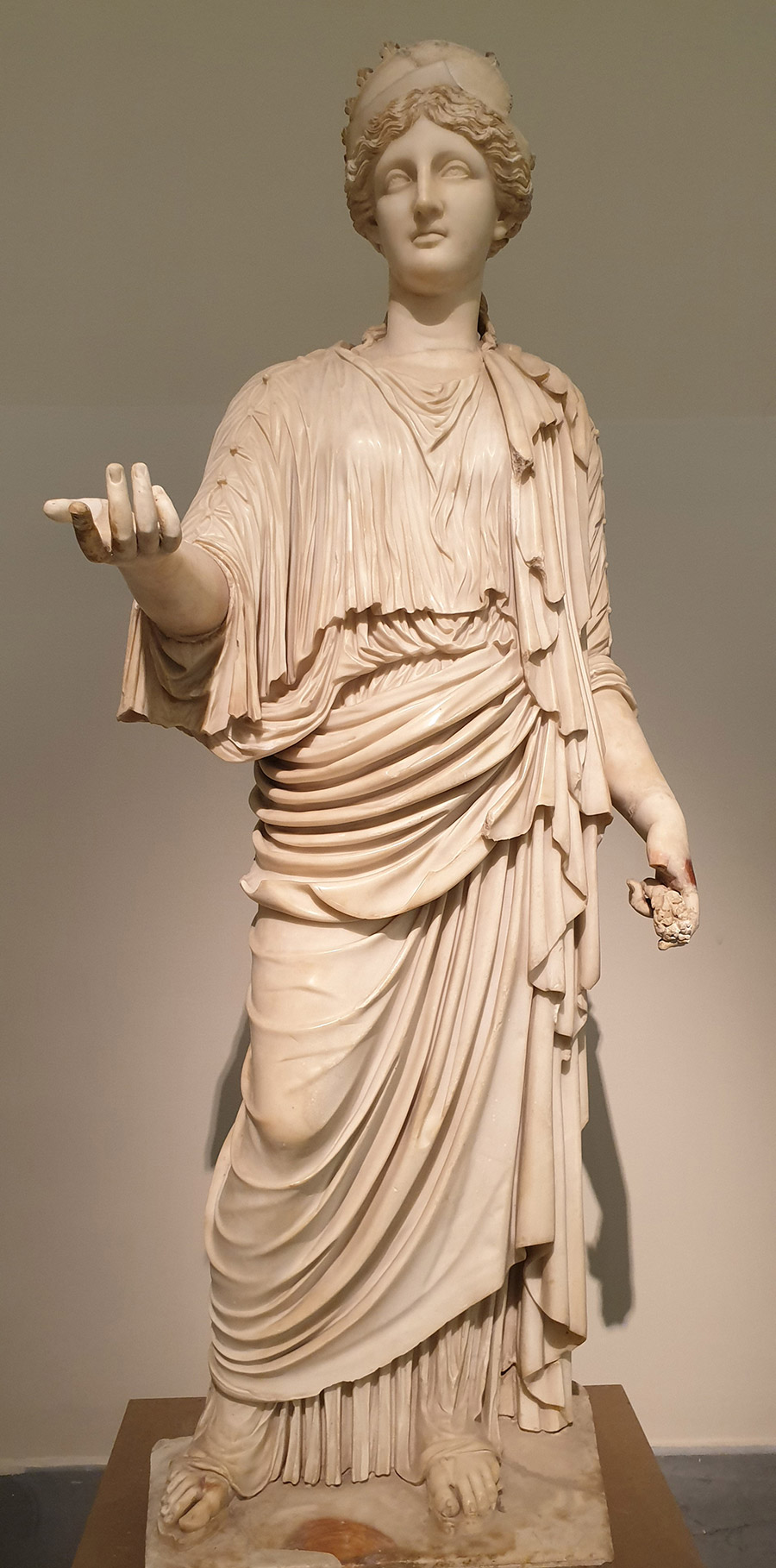 «Νέμεσις», Farnese Collection, Εθνικό Αρχαιολογικό Μουσείο Νάπολης PHOTO WIKIPEDIA