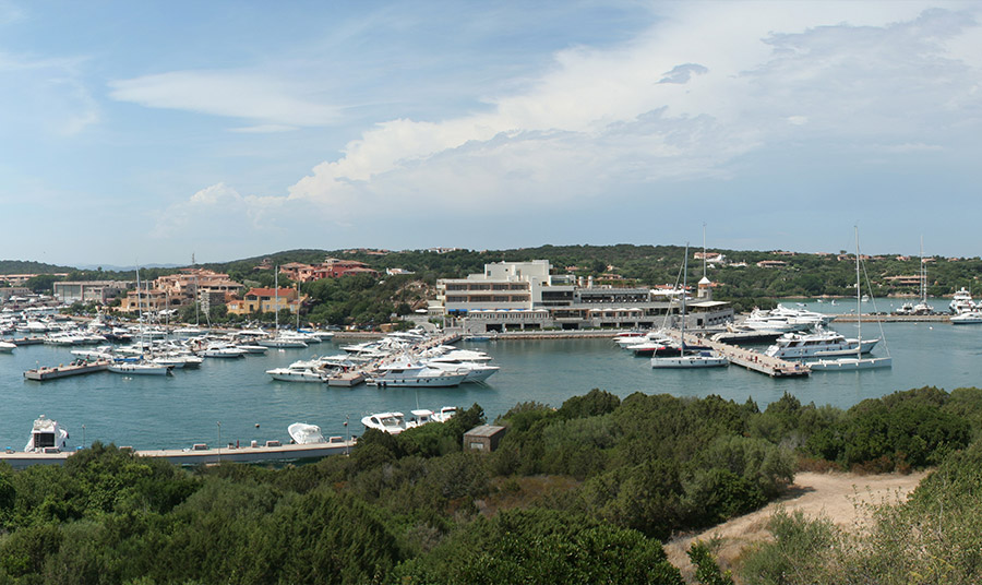 Porto Cervo, το λιμάνι με τα πολυτελή γιοτ PHOTO WIKIPEDIA