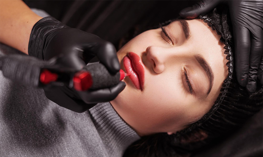 Lip blushing: Το μυστικό για τα χείλη και όσα πρέπει να γνωρίζουμε