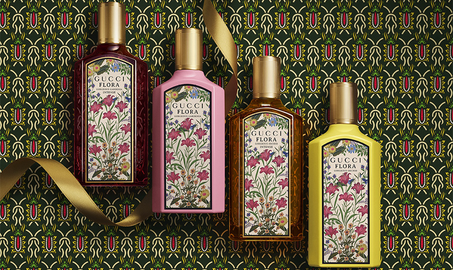 Η συλλογή των αρωμάτων Gucci Flora με τα υπέροχα φλοράλ μοτίβα και τις αντίστοιχες νοσταλγικές λουλουδάτες νότες PHOTO GUCCI