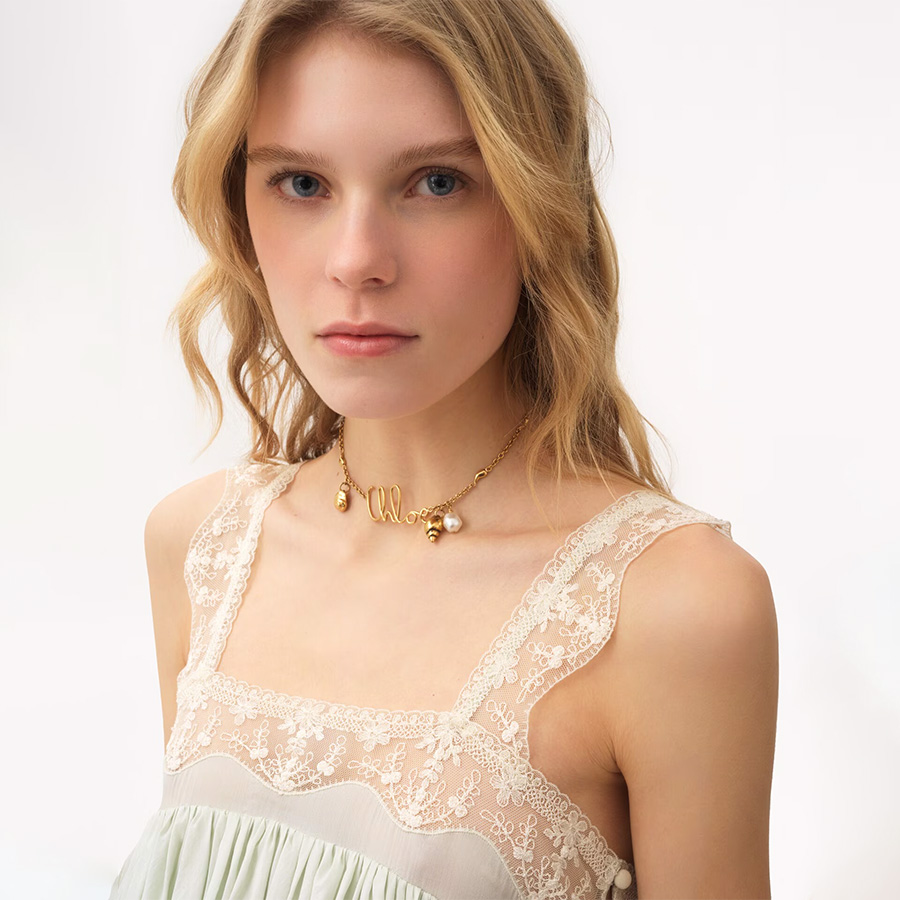 PHOTO CHLOE OFFICIAL SITE