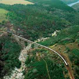 Ένα από τα τοπία της διαδρομής που κόβουν την ανάσα, το τρένο διασχίζει τα βόρεια της Νότιας Αφρικής