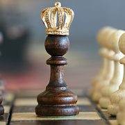 10 σημάδια ενός αδαούς ατόμου που προσποιείται ότι είναι έξυπνος και γνώστης