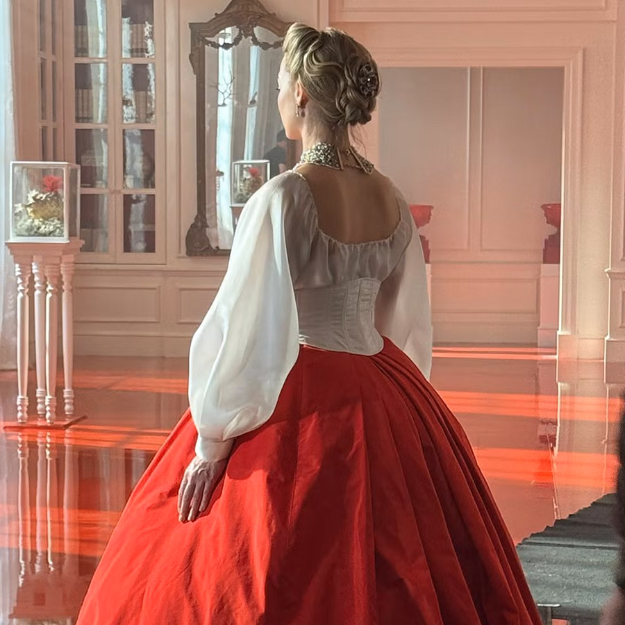 H Margot Robbie στην ταινία «Ανεμοδαρμένα Ύψη» PHOTO WARNER BROS