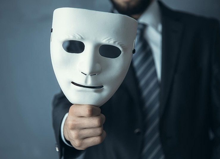 5 πράγματα που κάνουν οι άντρες όταν προσποιούνται ότι θέλουν να είναι μαζί σας, αλλά…