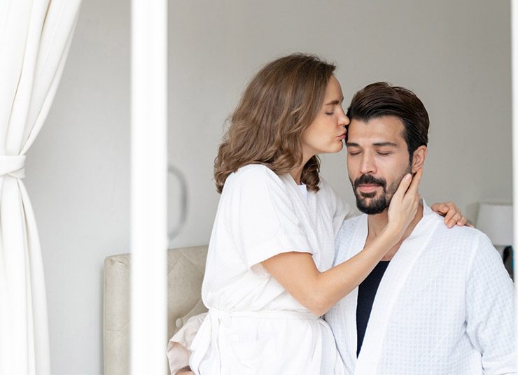 Τι σκέφτονται οι άντρες που πηγαίνουν κάθε βράδυ για ύπνο πρώτοι;