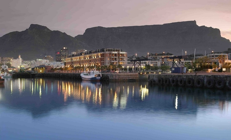 Το Cape Grace hotel προσφέρει μοναδικές υπηρεσίες και πολυτέλεια στην καρδιά της παραλίας του Κειπτάουν