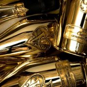 O Jay Z αγοράζει τη σαμπάνια Armand de Brignac