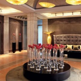 Στο λόμπι του Hotel Arts της Βαρκελώνης