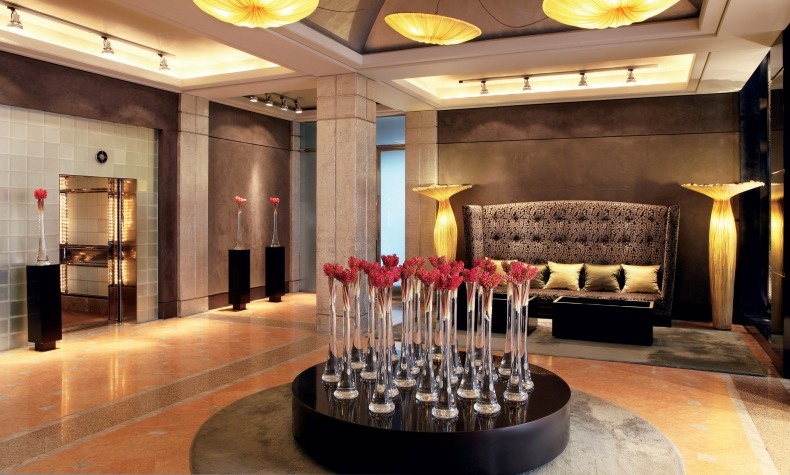Στο λόμπι του Hotel Arts της Βαρκελώνης