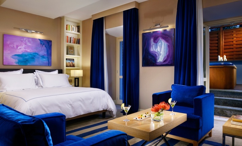 Σουίτα με τζακούζι στο Hotel Art της Ρώμης, όπου τα φωτεινά χρώματα κυριαρχούν