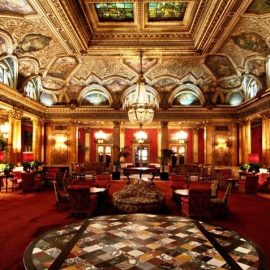 Το Cavalieri Hotel διαθέτει μια από τις πιο γνωστές παγκοσμίως ιδιωτικές καλλιτεχνικές συλλογές στον κόσμο? και παρέχει ξεναγό για τις απορίες σας!
