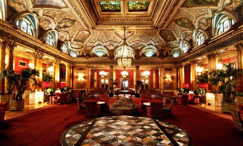 Το Cavalieri Hotel διαθέτει μια από τις πιο γνωστές παγκοσμίως ιδιωτικές καλλιτεχνικές συλλογές στον κόσμο? και παρέχει ξεναγό για τις απορίες σας!