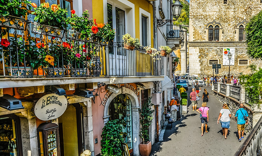 Γραφικοί περίπατοι στην Ταορμίνα