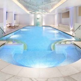 H θαυμάσια πισίνα του spa του Ξενοδοχείου Μεγάλη Βρετανία