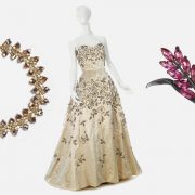 Από το αρχείο Swarovski: Τσόκερ για τον οίκο Dior, 1956 // Βραδινό φόρεμα κεντημένο με κρύσταλλα Swarovski για τον οίκο Balmain, 1954 // Καρφίτσα με κρύσταλλα του 1920