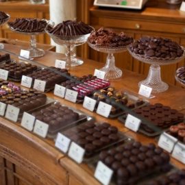 H πιο παλιά σοκολατοποιία στον κόσμο, Debauve et Gallais στο Παρίσι χρονολογείται από το 1800! Διαθέτει τα πιο εκλεπτυσμένα σοκολατάκια που δοκιμάσατε ποτέ!