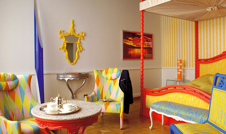 Ζωηρά χρώματα και ιδιαίτερη αισθητική κυριαρχούν στα 60 δωμάτια του Byblos Art