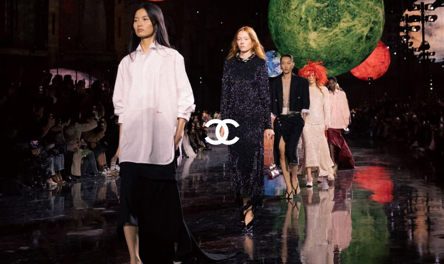 Οι πλανήτες ευθυγραμμίζονται για την Chanel του Matthieu Blazy! Η γυναίκα Chanel που αναζητούσαμε!