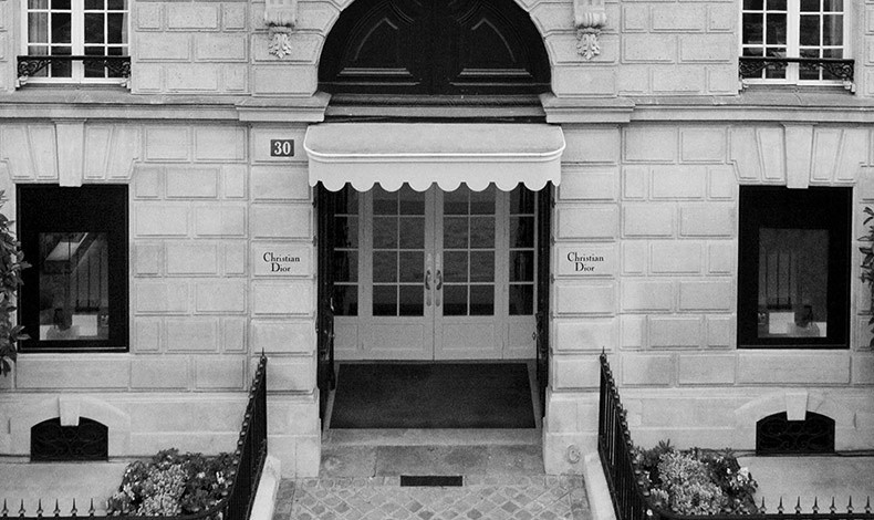 Η έδρα του οίκου Dior, στο νούμερο 30 της Avenue Montaigne στο Παρίσι