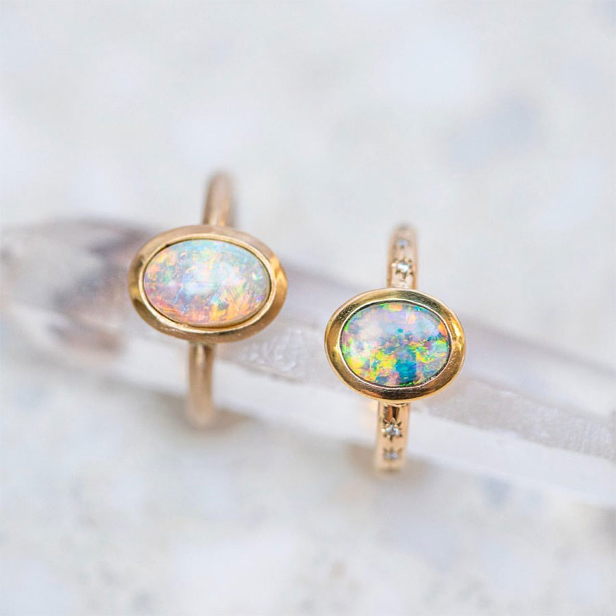 Το οπάλιο προσθέτει απαλές λάμψεις χρώματος σε μια γαλακτώδη βάση PHOTO SARAH GARDNER FINE JEWELLERY