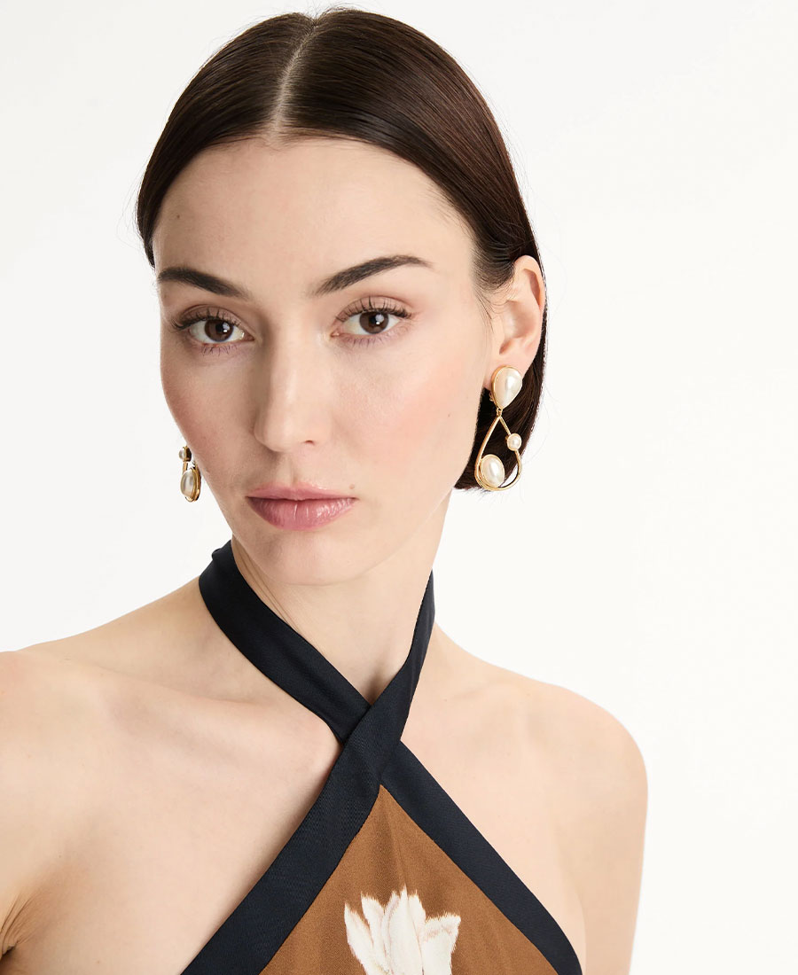 H κομψότητα των μαργαριταριών PHOTO OSCAR DE LA RENTA