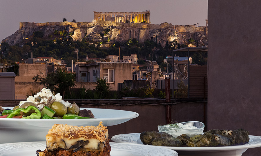 Η φωτεινή κουζίνα του CookinAthens έχει θέα στην Ακρόπολη!