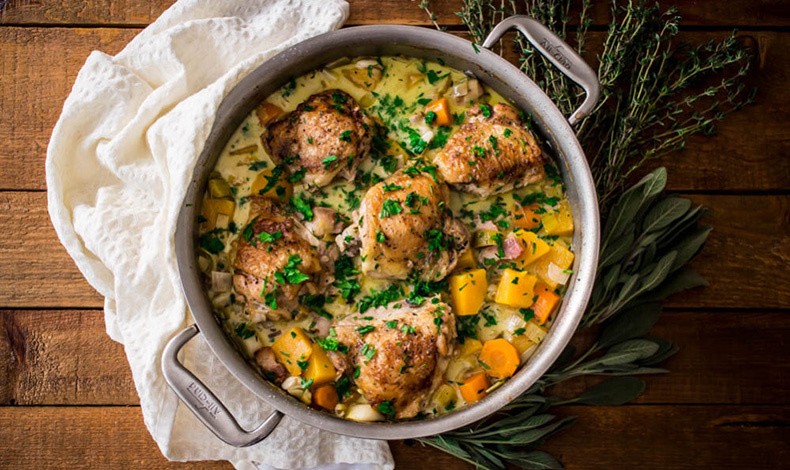 Coq Au Vin Blanc ή απλά κόκορας κρασάτος με λευκή σάλτσα