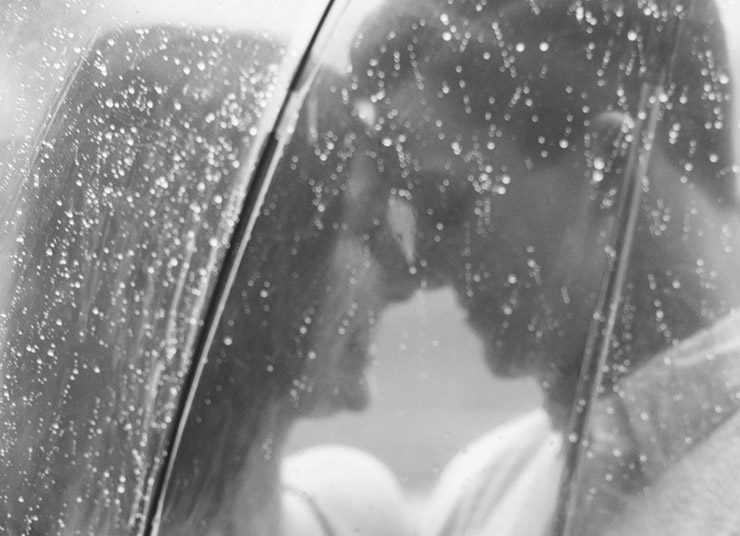 Τι είναι η «Εποχή του Cuffing»; Γιατί ψάχνουμε για σύντροφο τους κρύους μήνες;