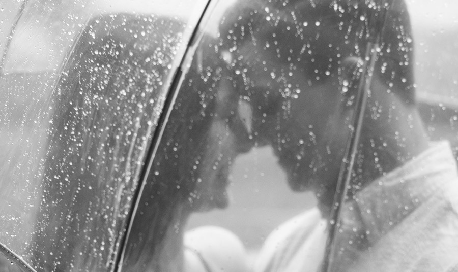 Τι είναι η «Εποχή του Cuffing»; Γιατί ψάχνουμε για σύντροφο τους κρύους μήνες;