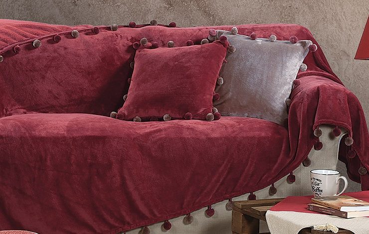 Δώστε χρώμα και απαλή ζεστασιά στον καναπέ σας με ένα υπέροχο ριχτάρι σε μπορντό, γκρι ή μπεζ-χρυσαφί με τελειώματα από πον πον και? χαλαρώστε! Ριχτάρια για μονοθέσιο, διθέσιο και τριθέσιο καναπέ και μαξιλαράκια, όλα ΝΕF NEF HOMEWEAR