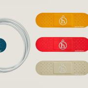 Ο Hermès λανσάρει δερμάτινα επιθέματα… πρώτων βοηθειών!