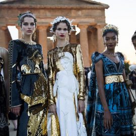 «Ξέρουμε ότι είμαστε καλοί όχι γιατί είμαστε ανώτεροι από άλλους οίκους, αλλά γιατί είμαστε ανεξάρτητοι και αυτό μας δίνει τη δυνατότητα να πούμε μία ιστορία με τον δικός μας τρόπο, έτσι όπως θέλουμε εμείς», δήλωσαν ο Στέφανο και ο Ντομένικο για την επίδειξη