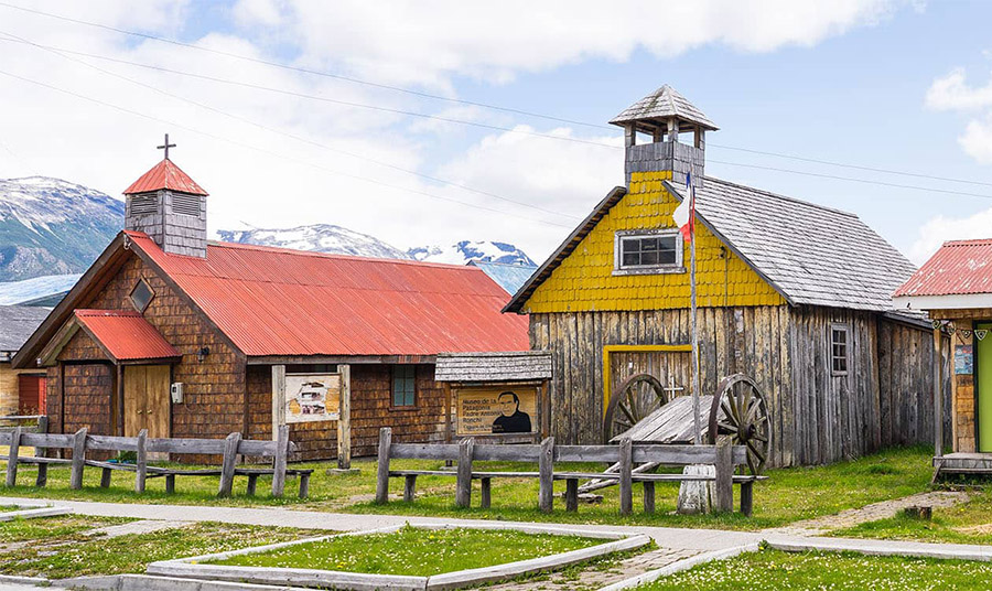 Εκκλησία στην τελευταία πόλη τη Villa O'Higgins PHOTO www.experiencechile.org
