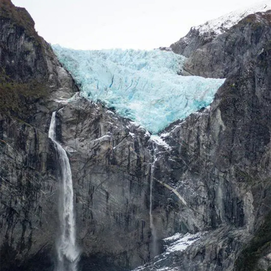 Ventisquero Colgante (Κρεμασμένος παγετώνας) στο Εθνικό Πάρκο Queulat PHOTO WORDLY