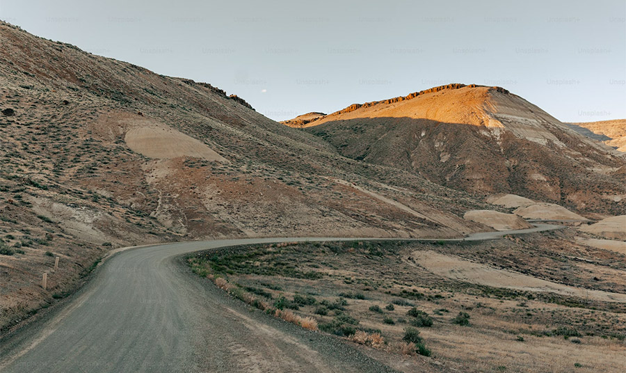 Τα ορεινά περάσματα απαιτούν όλη την προσοχή των οδηγών που αποτολμούν να ζήσουν την εμπειρία, καθώς και τις ικανότητές τους PHOTO UNSPLASH