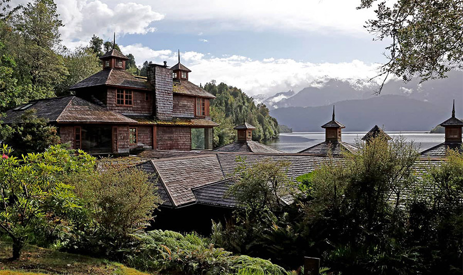 To ξενοδοχείο Termas de Puyuhuapi στη Πουγιουχουάπι, γνωστή για τις φυσικές θερμές πηγές της PHOTO www.experiencechile.org