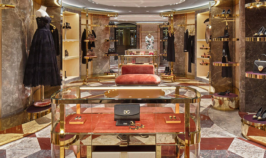 Πάμε μία βόλτα στην boutique των Dolce & Gabbana στο Παρίσι;