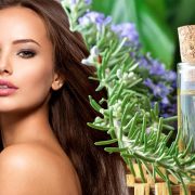 Το έλαιο δεντρολίβανου κάνει θαύματα στο τριχωτό της κεφαλής
