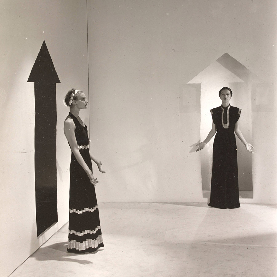 Βραδινά φορέματα Schiaparelli φωτογραφία του Cecil Beaton, από τη γαλλική έκδοση της Vogue, 1936, France
