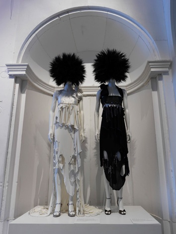 Από την έκθεση «Punk: Chaos to Couture»