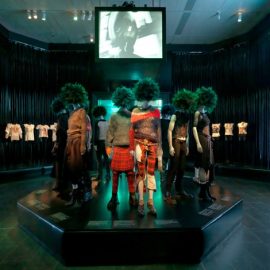 Από την έκθεση «Punk: Chaos to Couture»