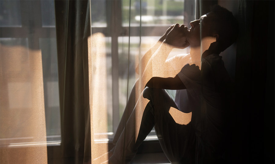 Νιώθετε μέσα σας ένα κενό; Πού οφείλεται αυτό το συναίσθημα;