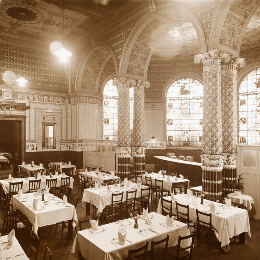 Το Refreshment Room (lπου αργότερα μετονομάστηκε σε Gamble Room), στα τέλη του 1860. Museum no. E.655-2009. © Victoria and Albert Museum, London