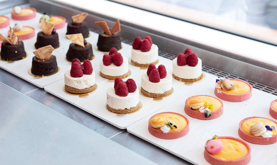 Βιτρίνα με φρέσκα, λαχταριστά γλυκά © Victoria and Albert Museum, London